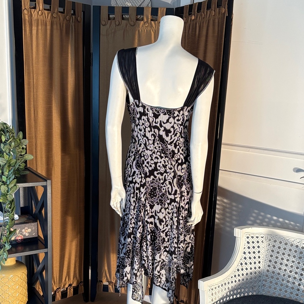 Elegant Black and White Patterned Dress From The Joseph Ribkoff Collection - Picture 4 of 5